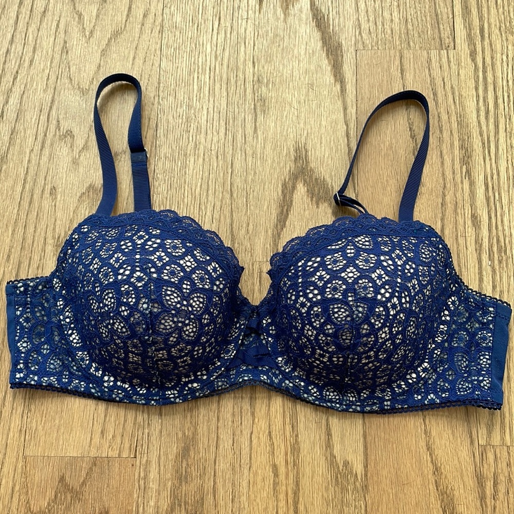 Victoria Secret Lacey Bra 36C
